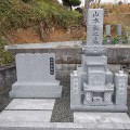 山本家様：津山型９寸角蓮華４重台及び既存墓石組替え工事